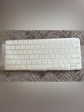 Apple new Wireless White Bluetooth Keyboard - Compact Laptop Accessory